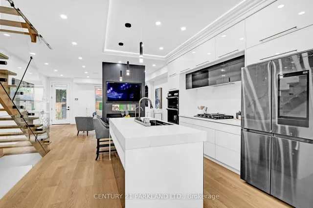 Additional image 7 of 978 Carlaw Ave