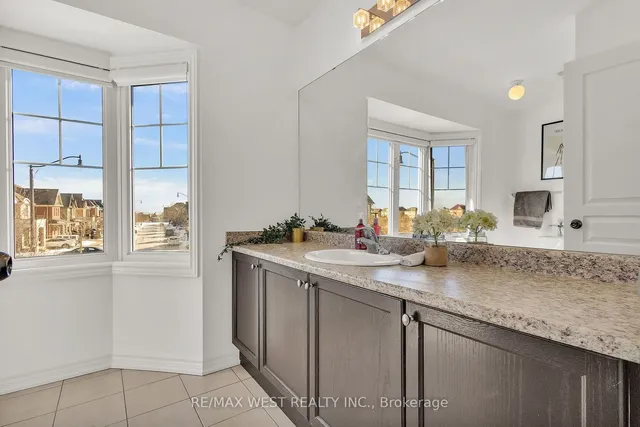 Additional image 23 of 84 Lone Rock Circ