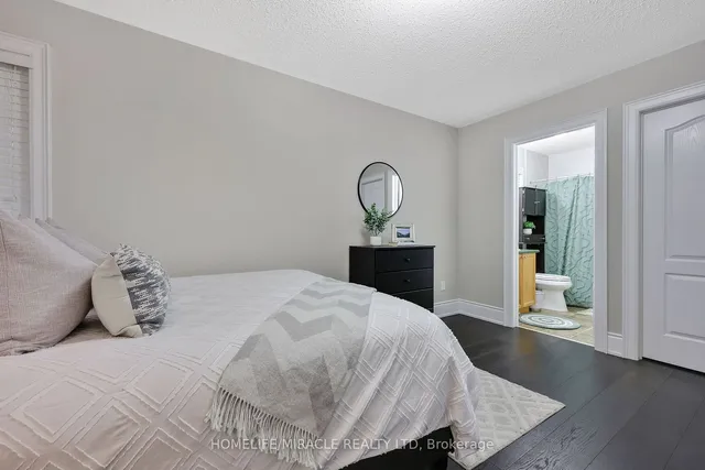 Additional image 33 of 8 Bottlebrush Dr