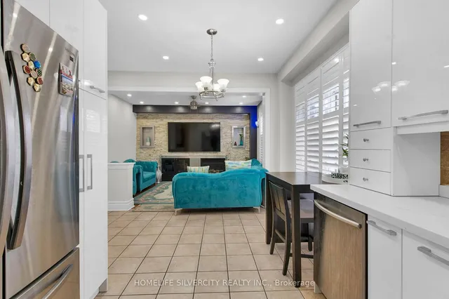 Additional image 8 of 85 Stoneylake Ave