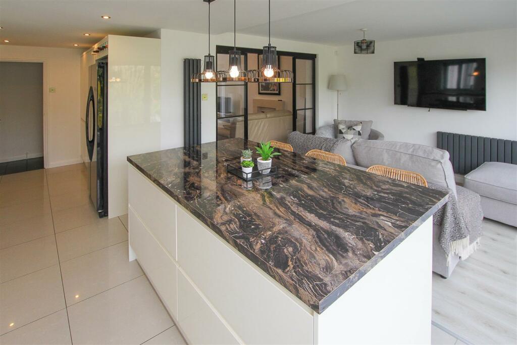 Additional image 12 of ** SIGNATURE HOME ** Hook End Road, Hook End