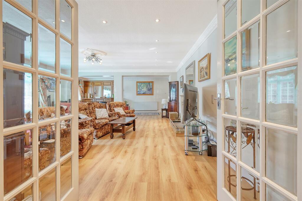 Additional image 9 of Hamlet Hill, Roydon: Spacious Detached Bungalow with Pool