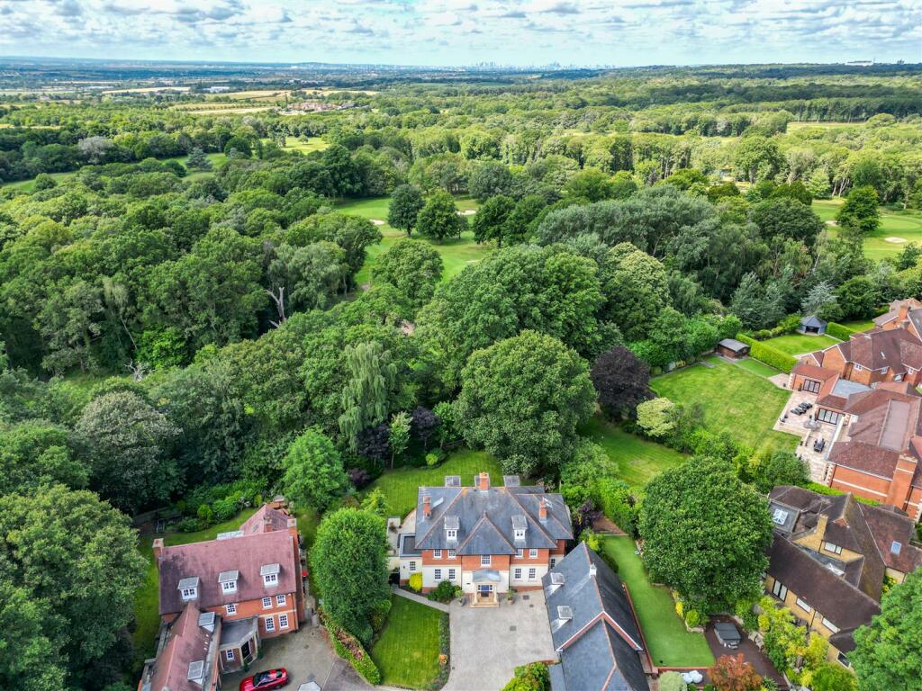 Additional image 38 of Thorndon Approach, Herongate, Brentwood