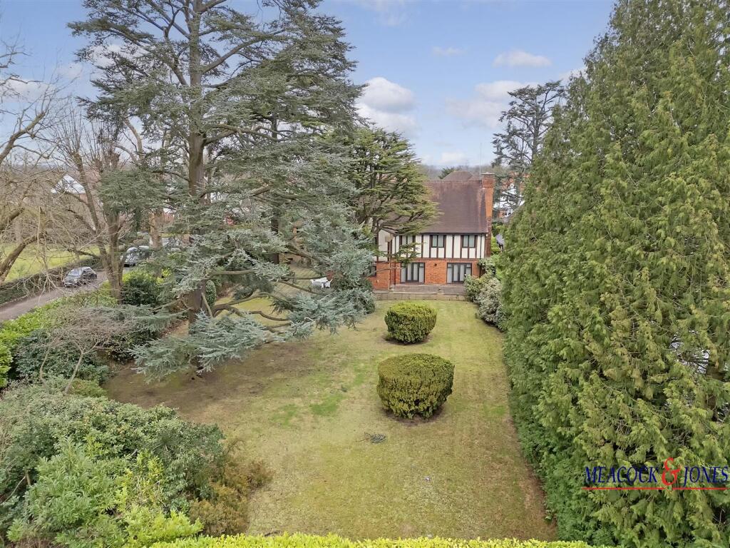 Additional image 6 of Roundwood Avenue, Hutton Mount, Brentwood