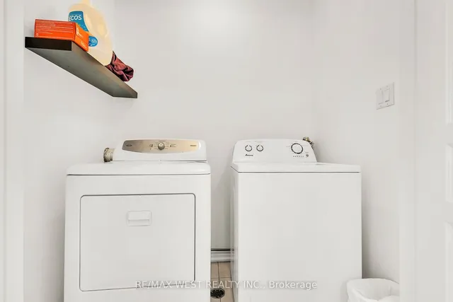 Additional image 36 of 84 Lone Rock Circ