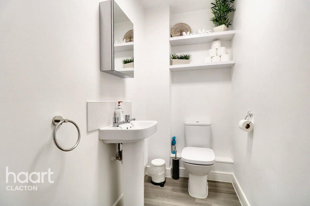 Additional image 4 of Hamford Crescent, Walton on the naze