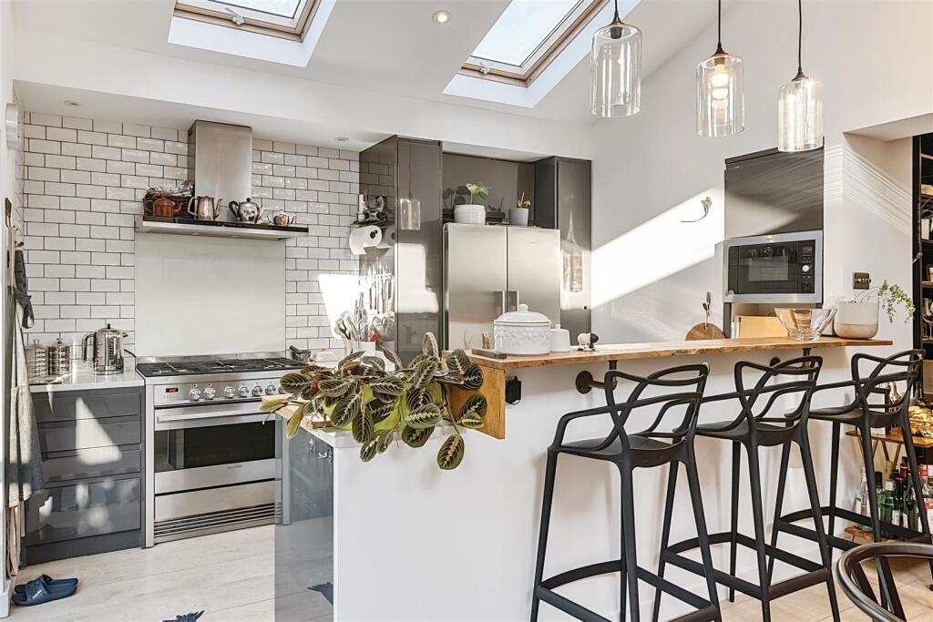 Additional image 19 of High Road, Chipstead