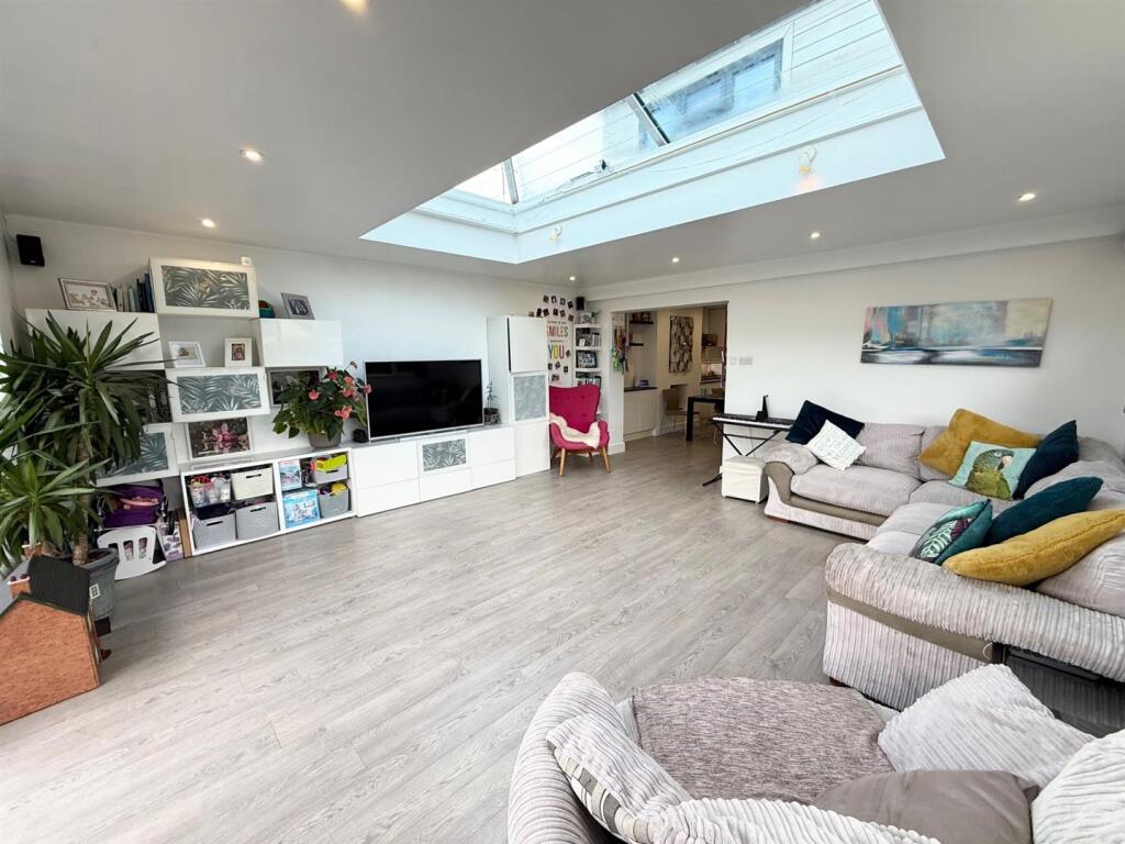 Additional image 19 of Oakland Gardens, Hutton, Brentwood