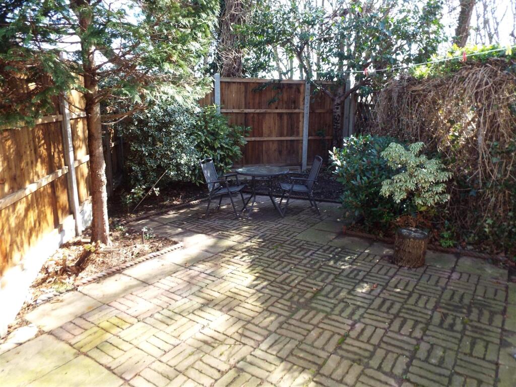 Additional image 11 of Wistaria Close, Pilgrims Hatch, Brentwood, Essex, CM15