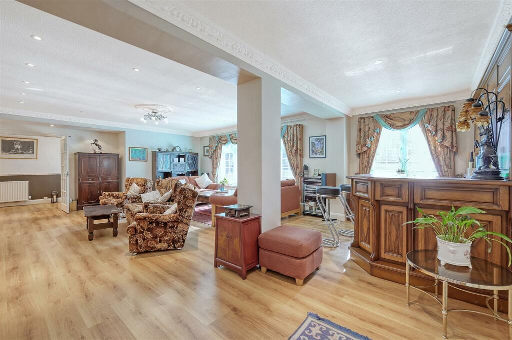 Additional image 6 of Hamlet Hill, Roydon: Spacious Detached Bungalow with Pool