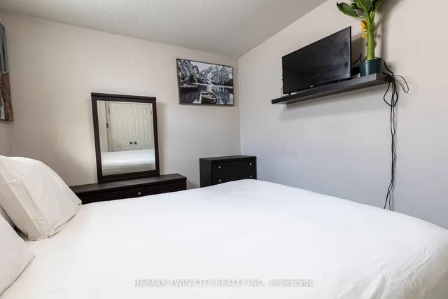 Additional image 7 of 38 Howe Dr Unit 6B