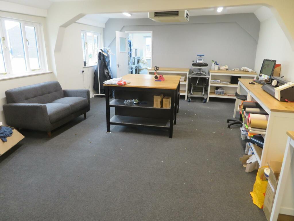 Additional image 4 of Pleshey