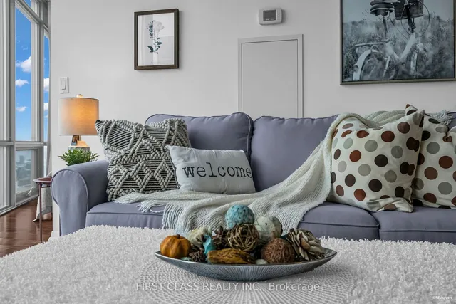 Additional image 6 of 832 Bay St Unit 4609