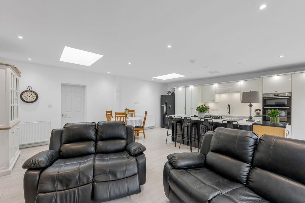 Additional image 5 of Salmons Lane West, Caterham, CR3 5LT