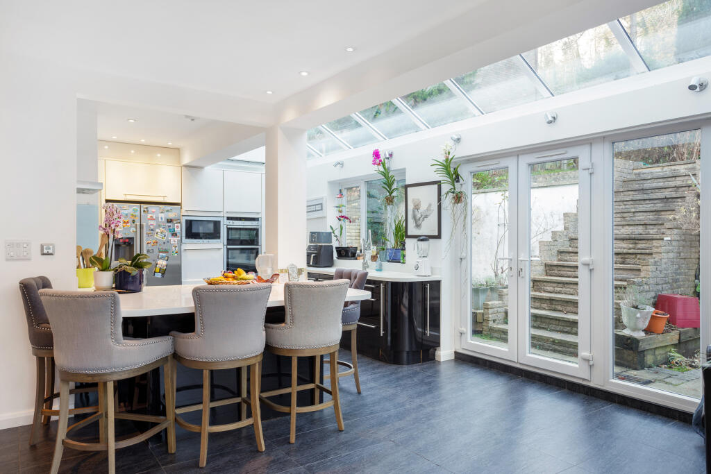 Additional image 11 of Harestone Valley Road, Caterham, CR3