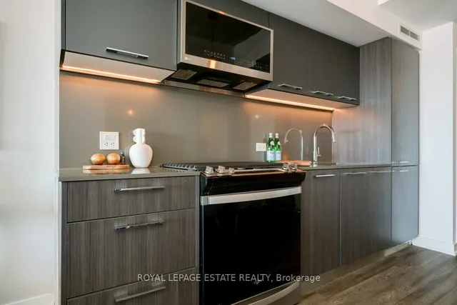 Additional image 11 of 665 Queen St Unit 403