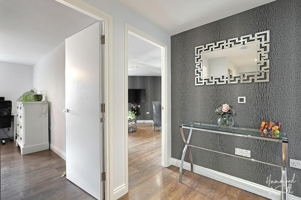 Additional image 8 of Hemnall Street, Epping, CM16