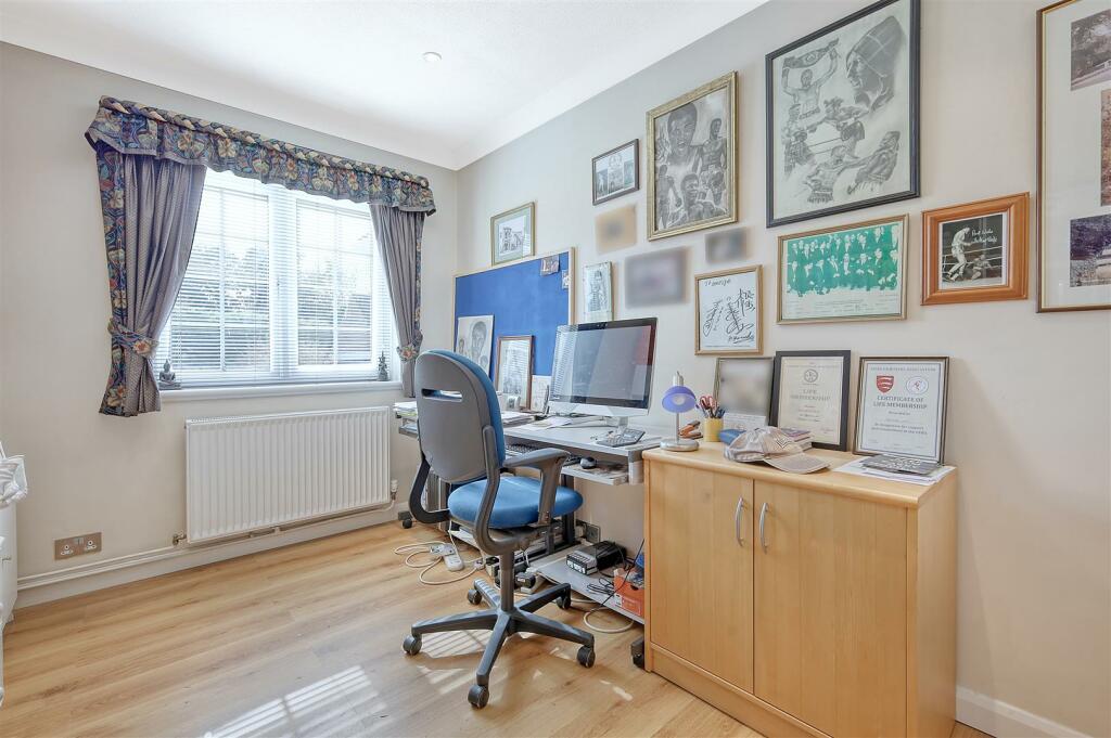 Additional image 26 of Hamlet Hill, Roydon: Spacious Detached Bungalow with Pool