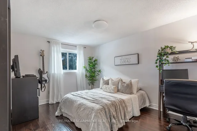 Additional image 17 of 83 Robert Hicks Dr