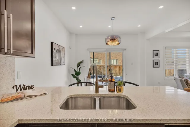 Additional image 14 of 84 Lone Rock Circ