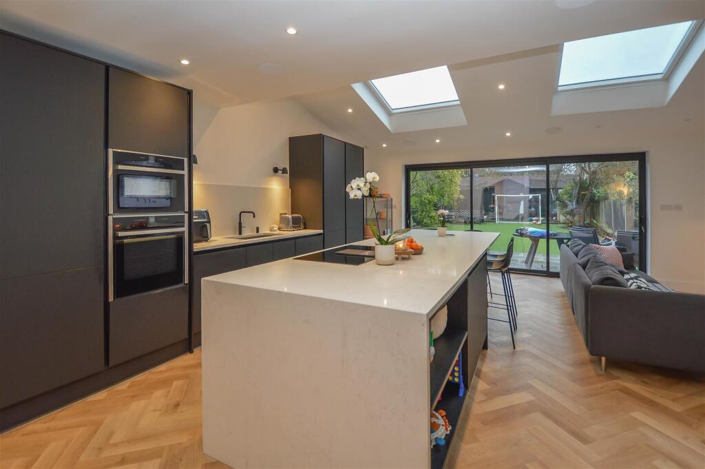 Additional image 7 of St. Nicholas Grove, Ingrave, Brentwood