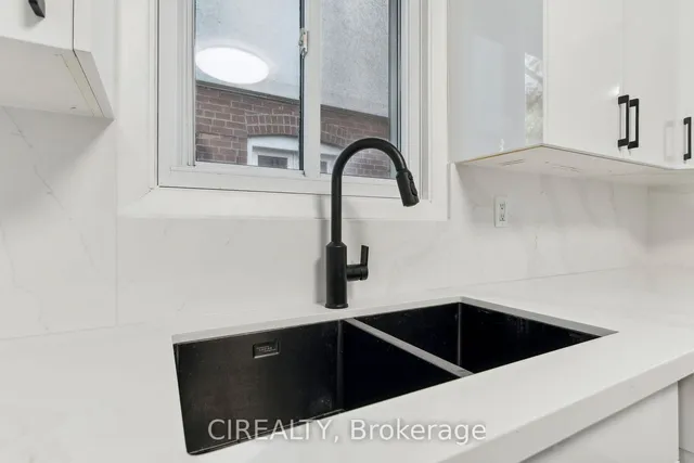 Additional image 16 of 17 Wendover Rd