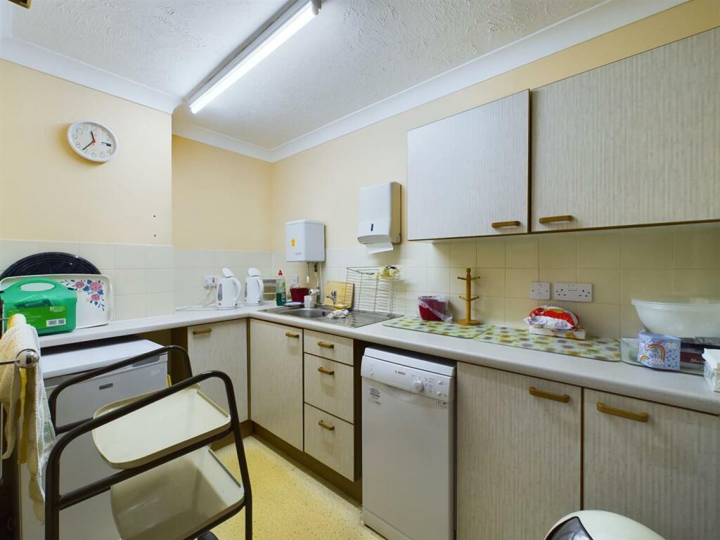 Additional image 9 of Brighton Road, Coulsdon