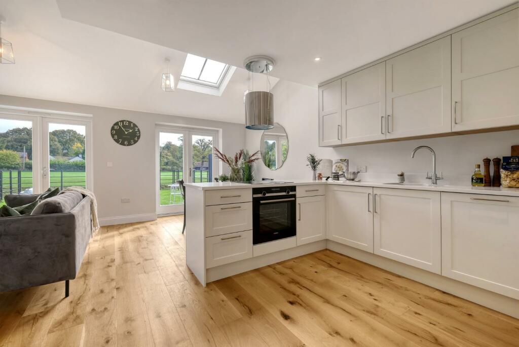 Additional image 4 of Brizes Park, Kelvedon Hatch