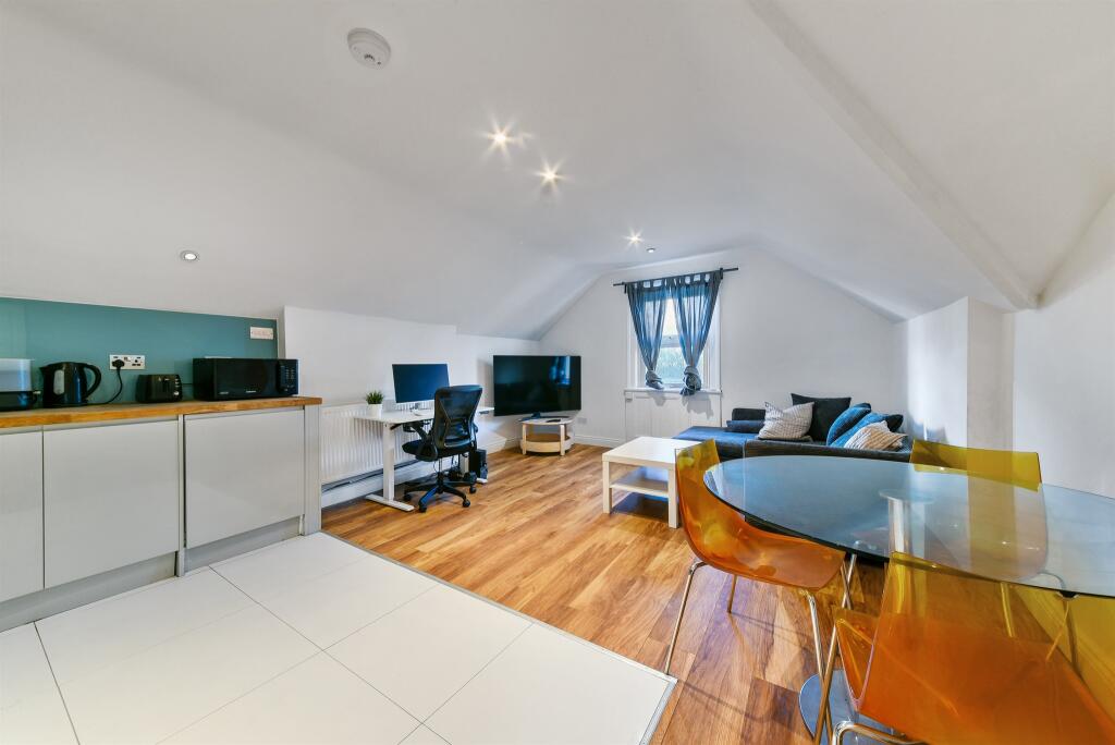 Additional image 4 of Birdhurst Rise, South Croydon