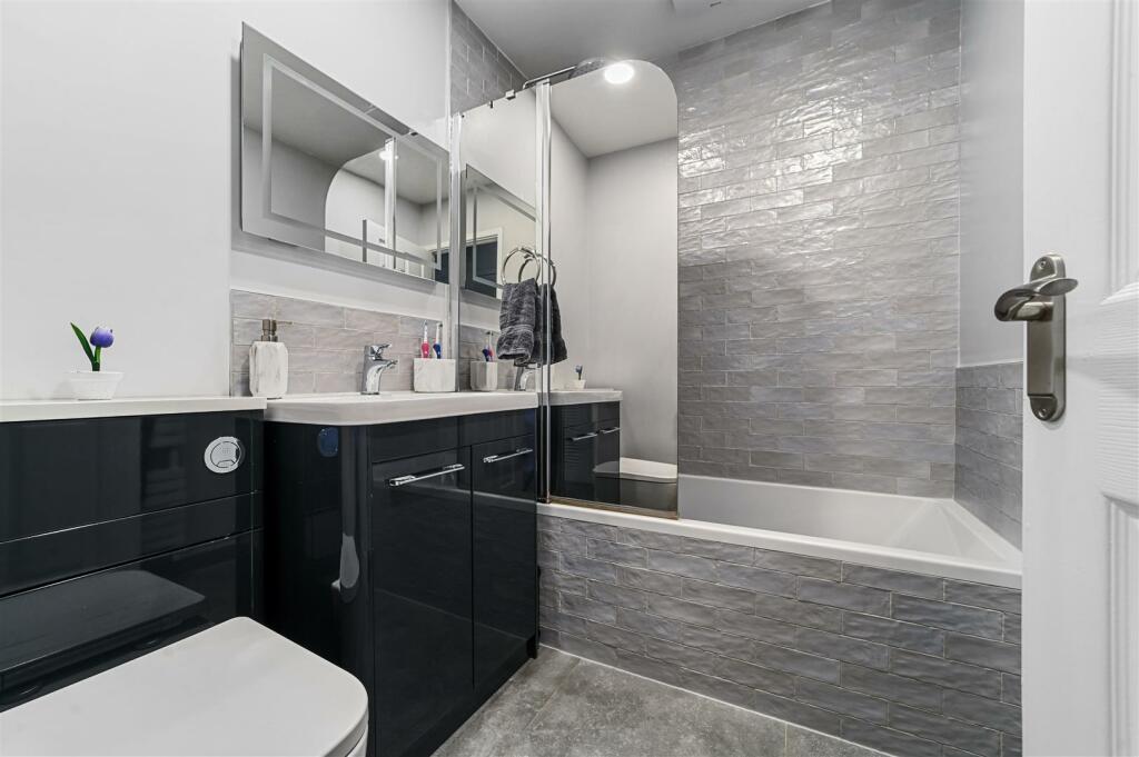 Additional image 10 of Lydgate Close, Lawford, Manningtree