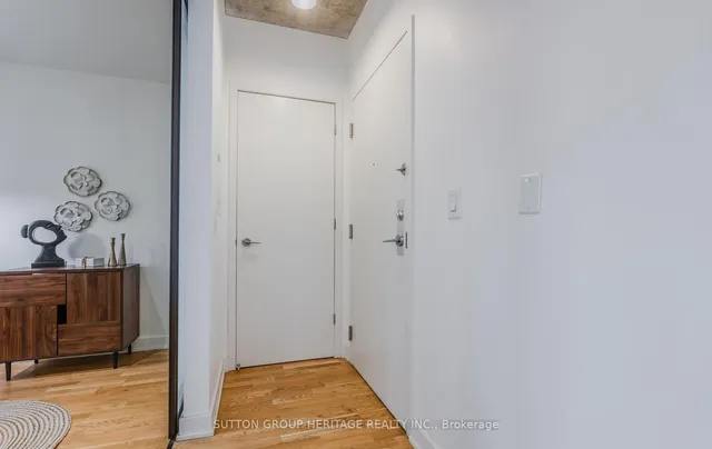 Additional image 5 of 8 Dovercourt Rd Unit 902