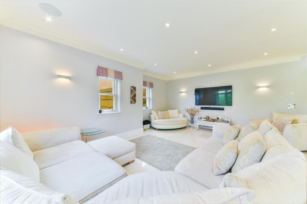 Additional image 15 of High Oaks Close, Coulsdon