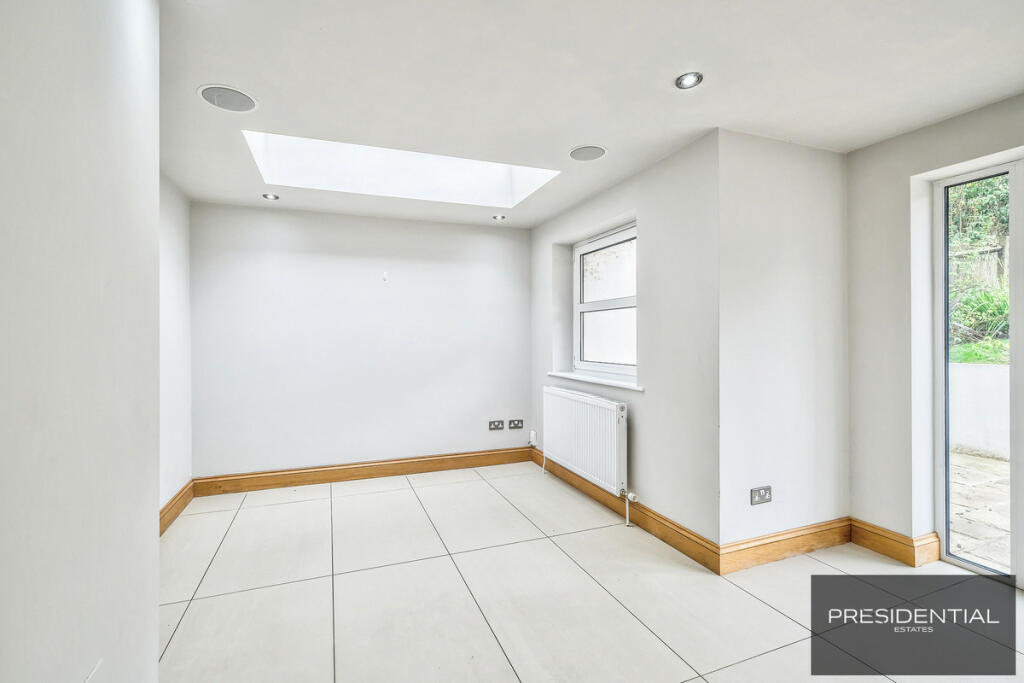 Additional image 12 of Dukes Avenue, Theydon Bois, CM16