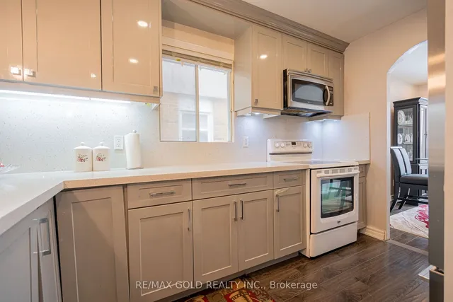 Additional image 10 of 4 Simmons Blvd