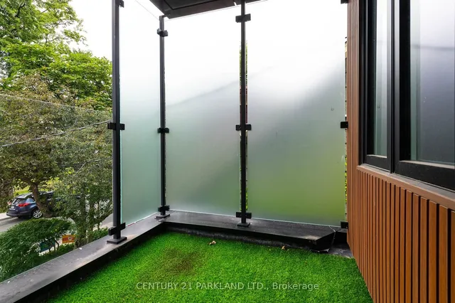 Additional image 23 of 978 Carlaw Ave