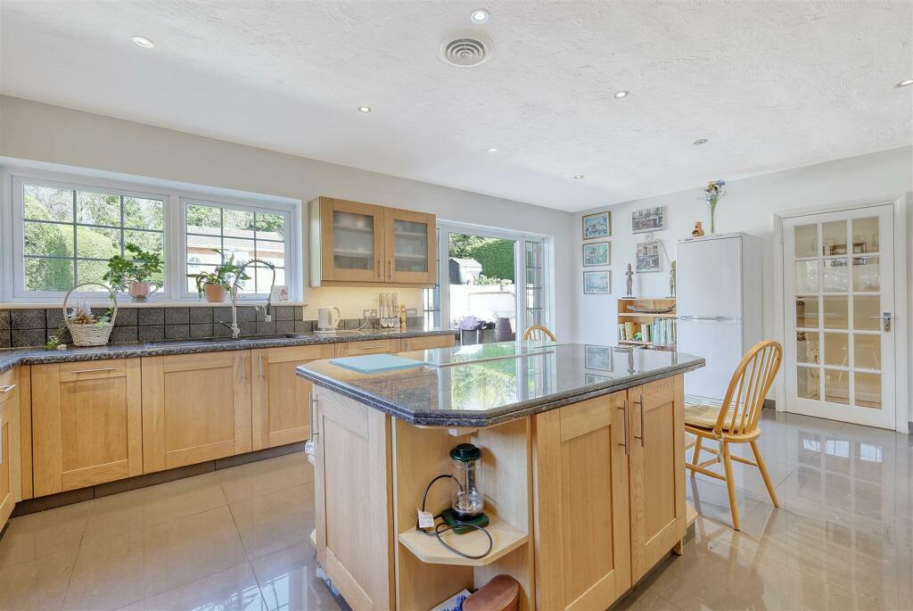 Additional image 13 of Hamlet Hill, Roydon: Spacious Detached Bungalow with Pool