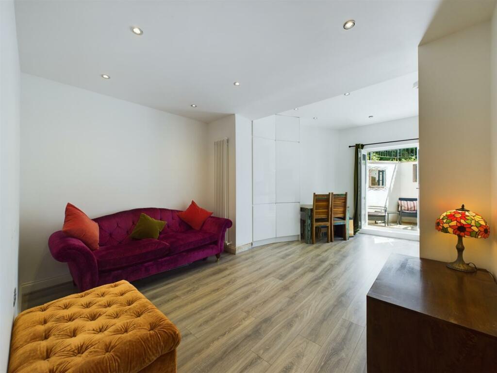 Additional image 3 of The Avenue, Coulsdon