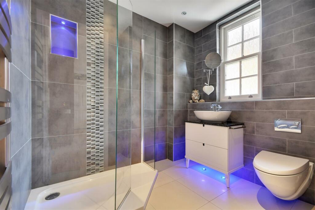 Additional image 26 of Thorndon Approach, Herongate, Brentwood