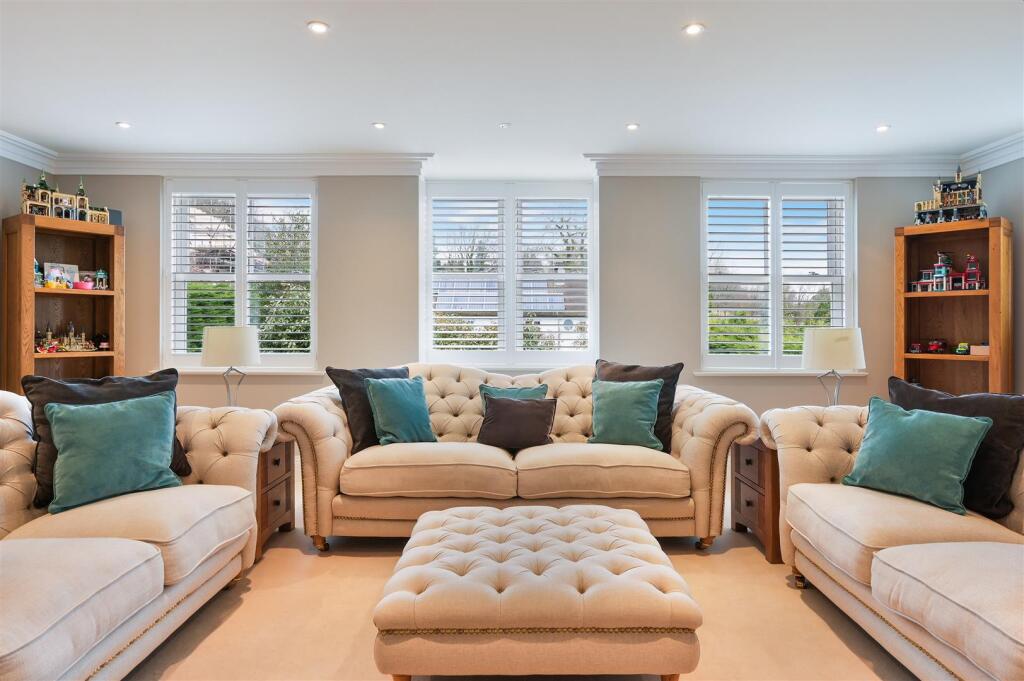 Additional image 16 of High Oaks Close, Coulsdon