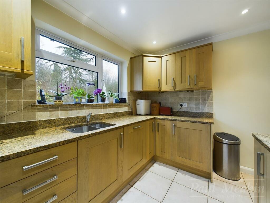 Additional image 5 of Ballards Way, Croydon