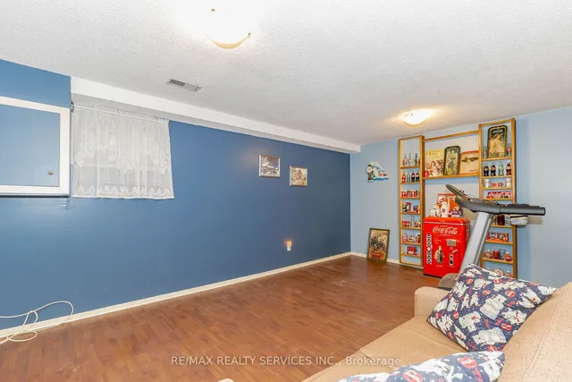 Additional image 20 of 4 Collins Cres