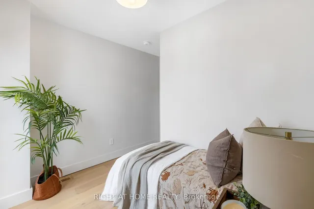 Additional image 30 of 768 Richmond St