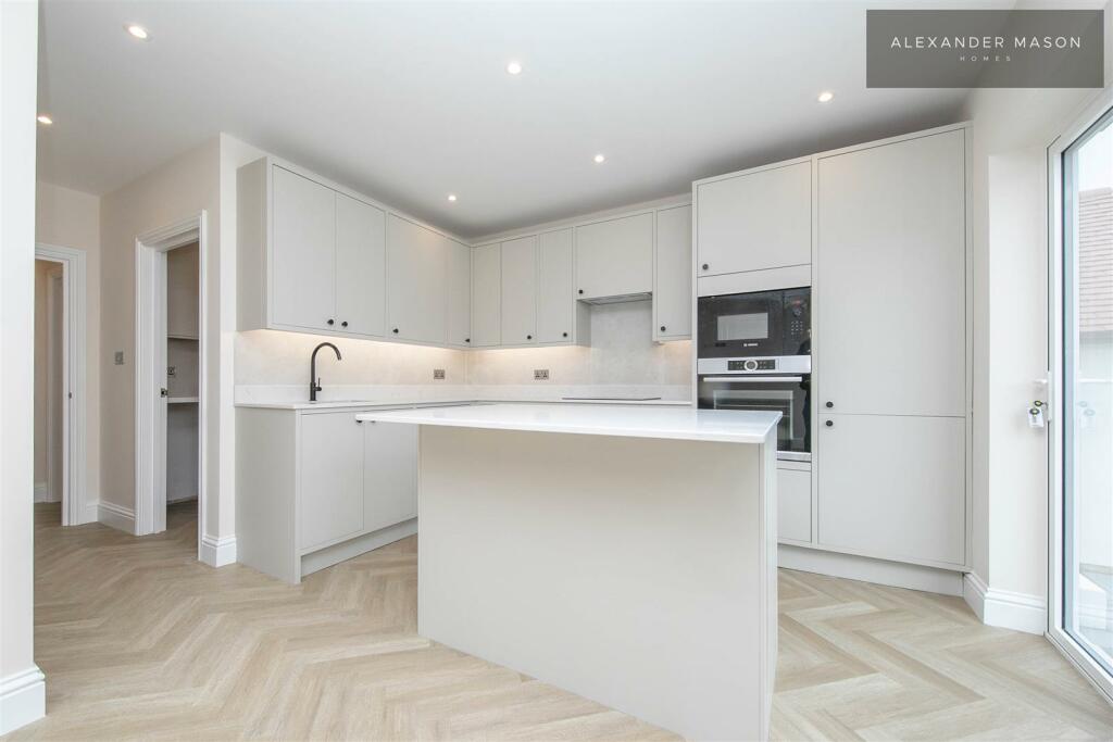 Additional image 3 of Ashlyns Road, Frinton-On-Sea