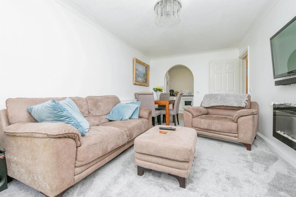 Additional image 17 of Louise Close, Walton On The Naze