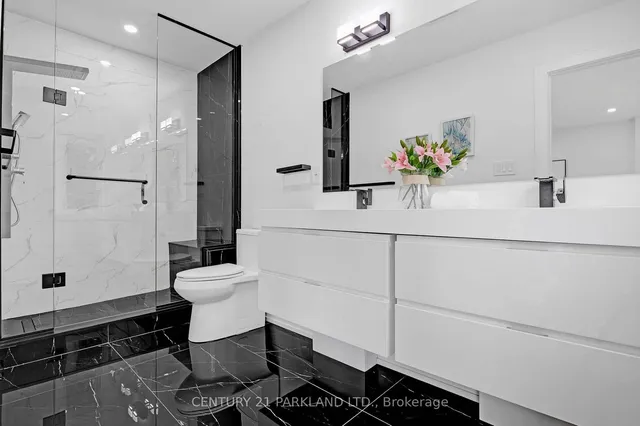 Additional image 17 of 978 Carlaw Ave