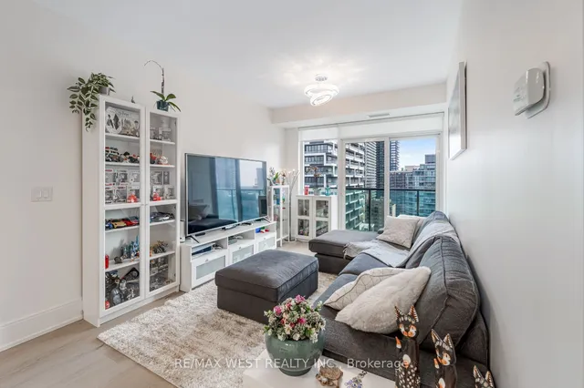 Additional image 15 of 70 Roehampton Ave Unit 1122