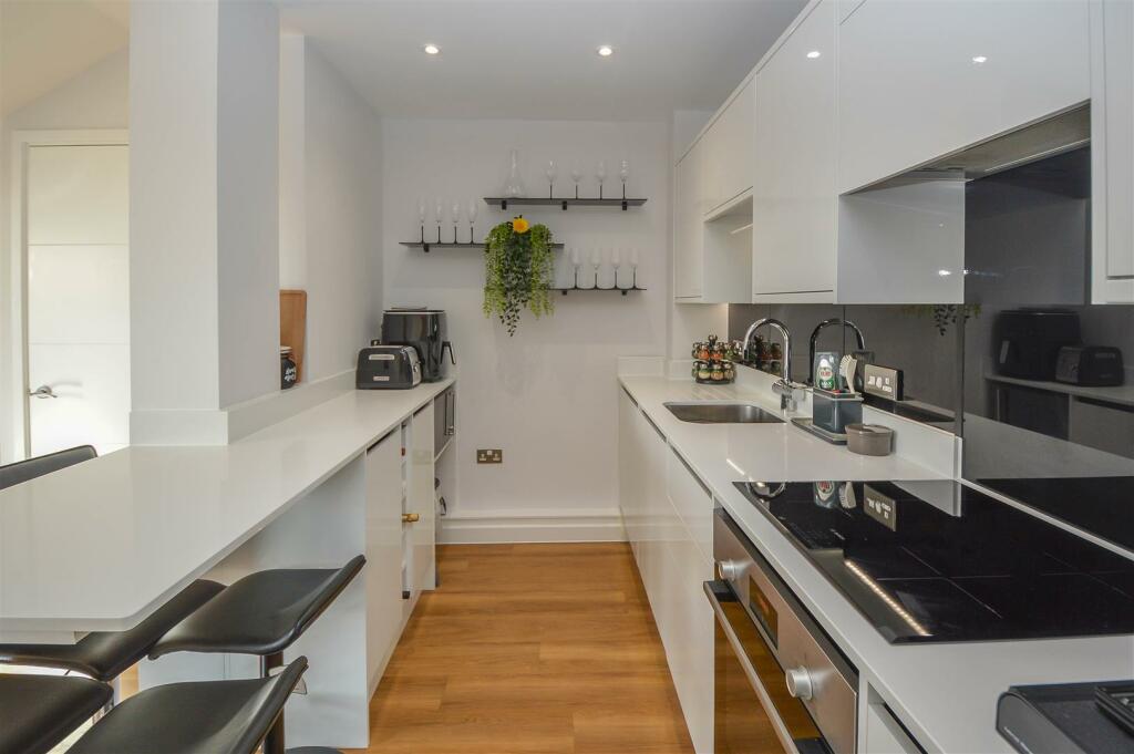 Additional image 7 of 8 Ingrave Road, Brentwood