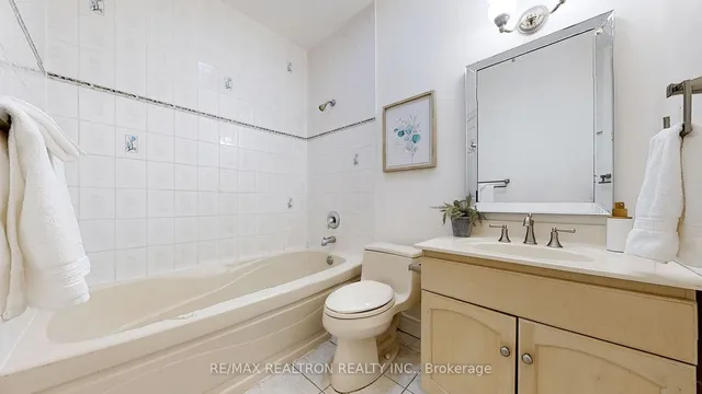 Additional image 21 of 520 Falconridge Cres