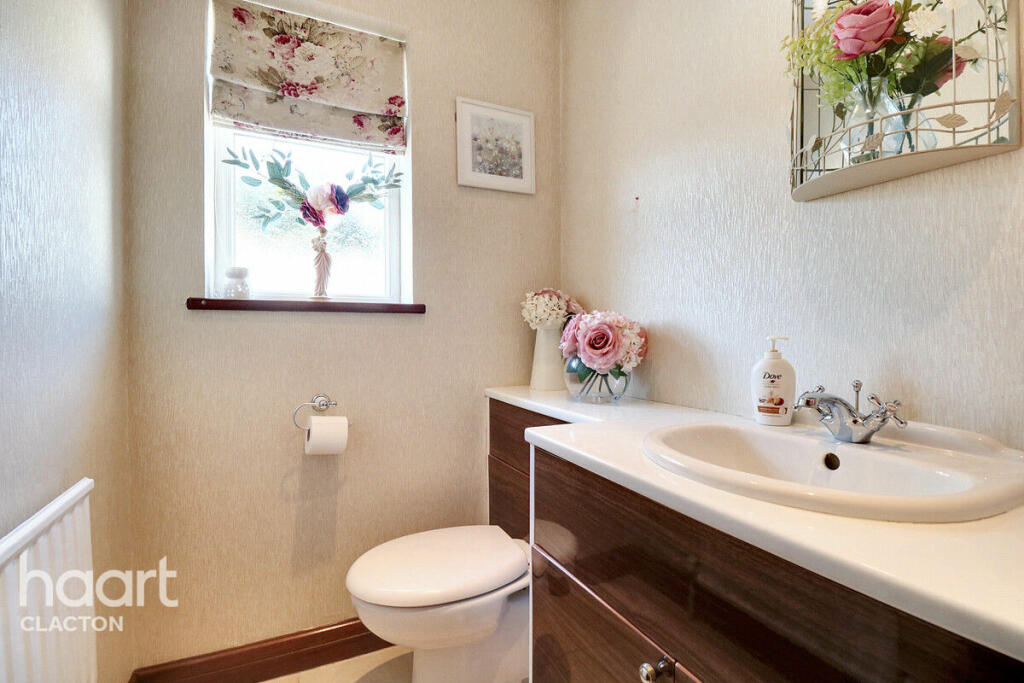 Additional image 14 of Marine Parade East, Clacton-On-Sea