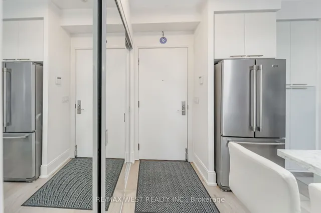 Additional image 6 of 70 Roehampton Ave Unit 1122